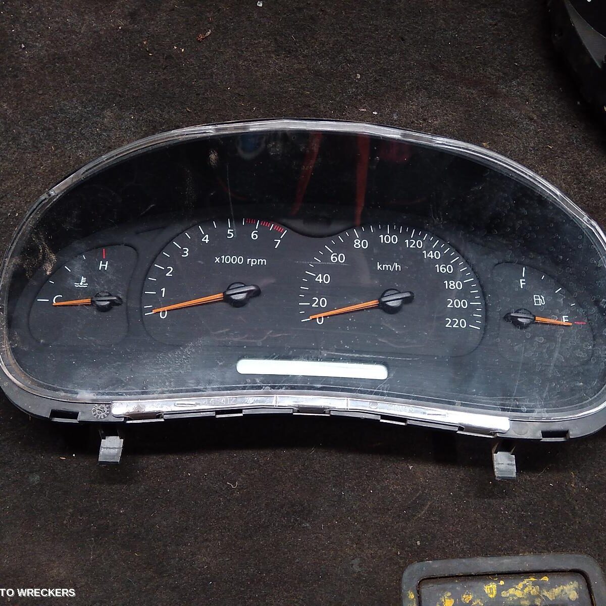 2002 HOLDEN COMMODORE Instrument Cluster