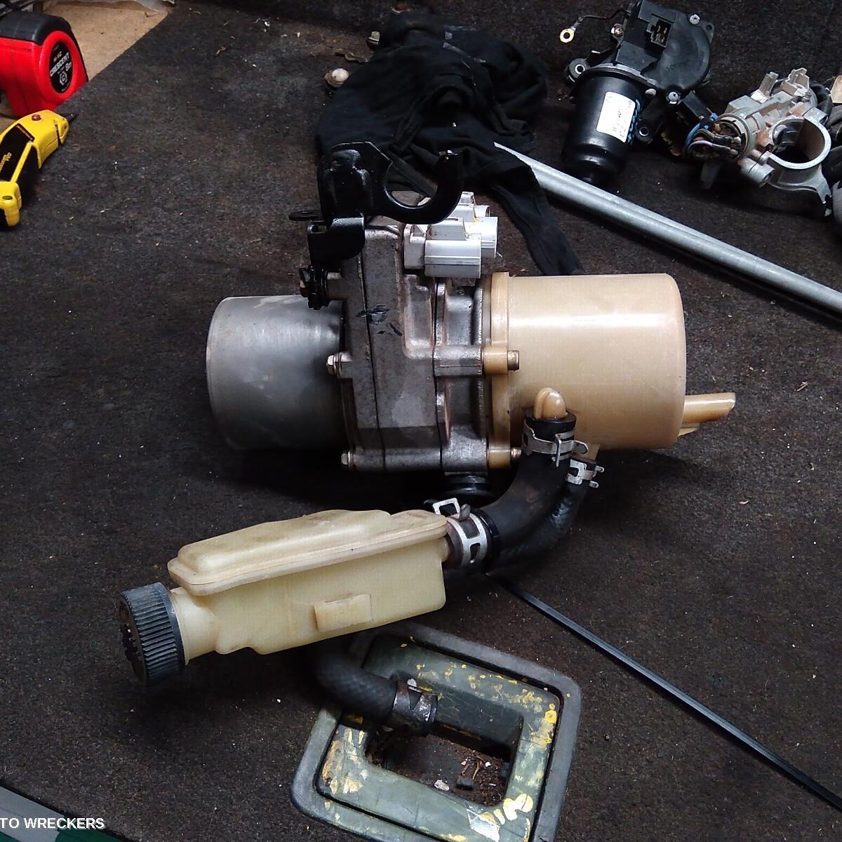 2006 MAZDA 3 Steering Pump