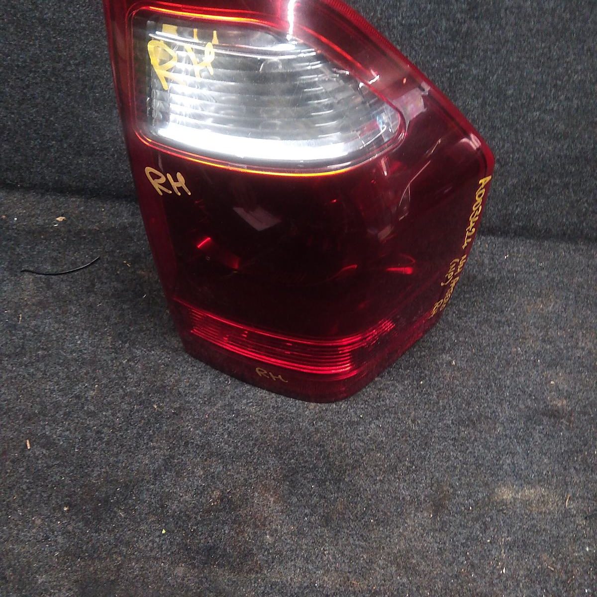 2004 MITSUBISHI PAJERO RIGHT TAILLIGHT