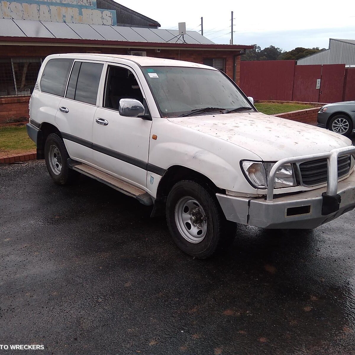 1999 TOYOTA LANDCRUISER RIGHT REAR DOOR SLIDING