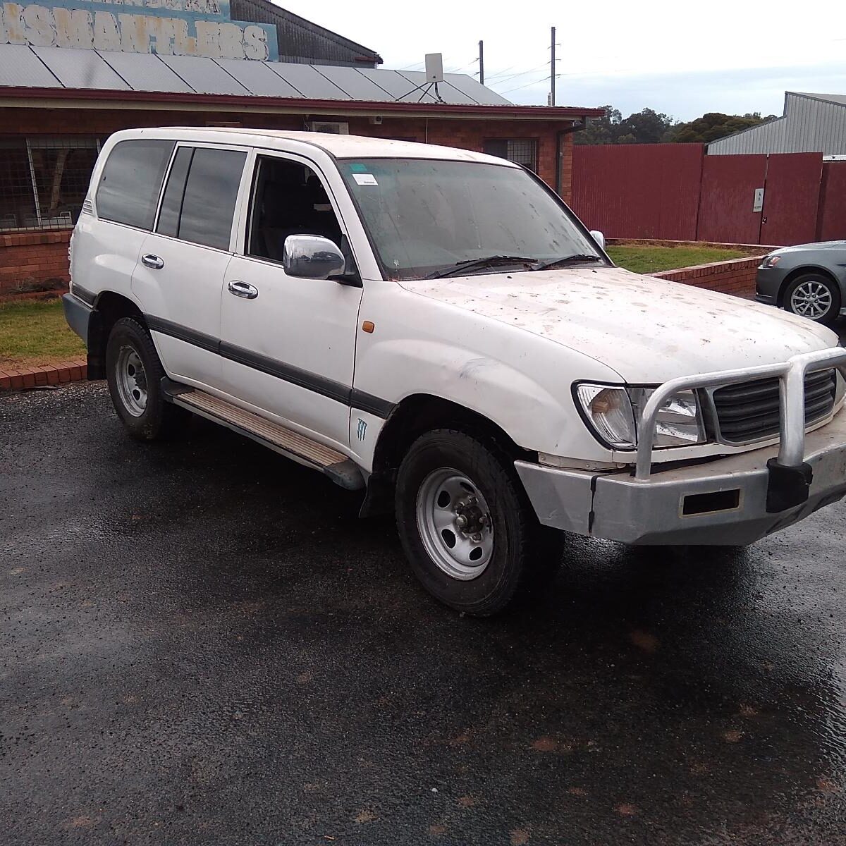 1999 TOYOTA LANDCRUISER RIGHT REAR SIDE GLASS