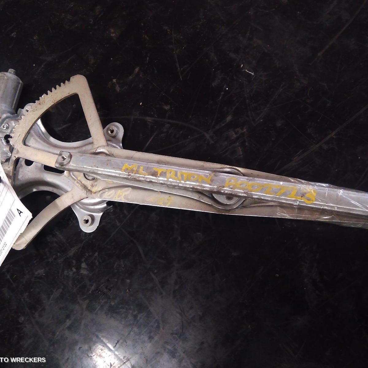 2007 MITSUBISHI TRITON Tailgate Regulator