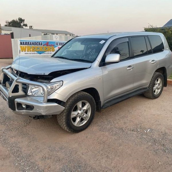 2011 TOYOTA LANDCRUISER AXLE