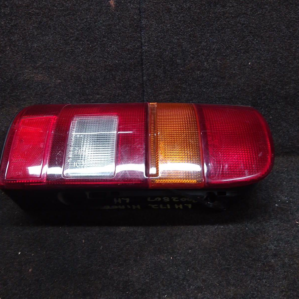 2003 TOYOTA HIACE LEFT TAILLIGHT