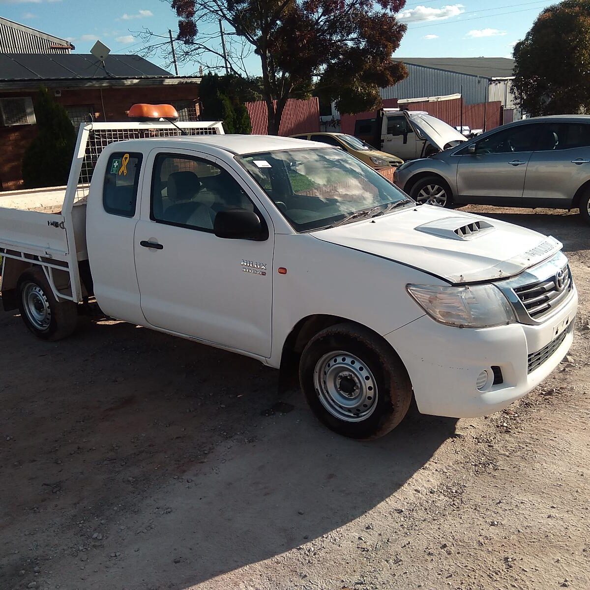 2013 TOYOTA HILUX AXLE