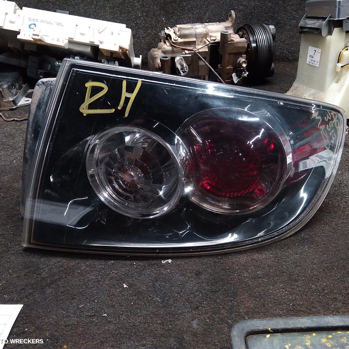 2006 MAZDA 3 Right Taillight
