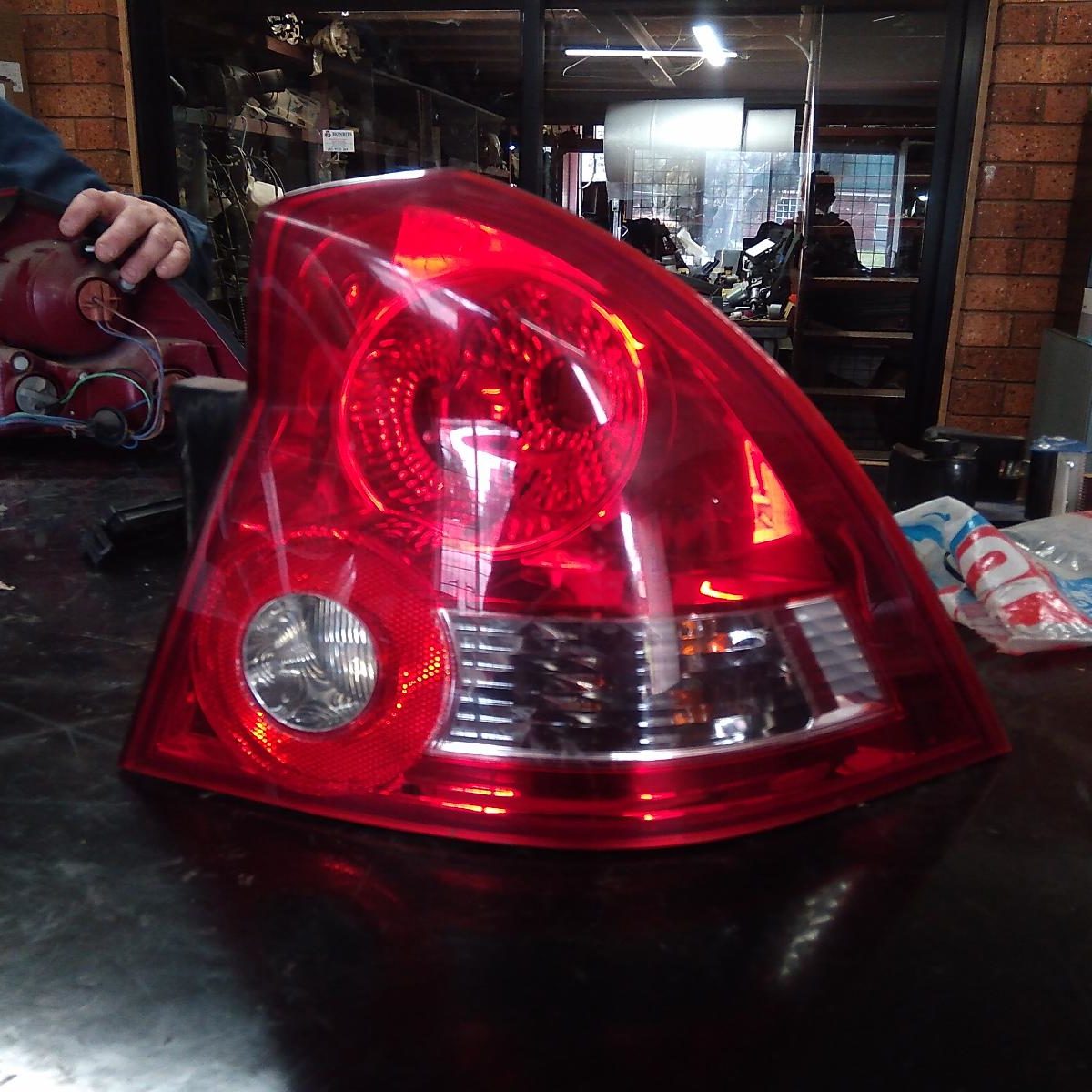 2003 HOLDEN COMMODORE RIGHT TAILLIGHT