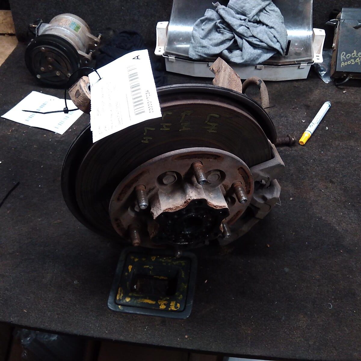 2003 HOLDEN RODEO LEFT FRONT HUB ASSEMBLY