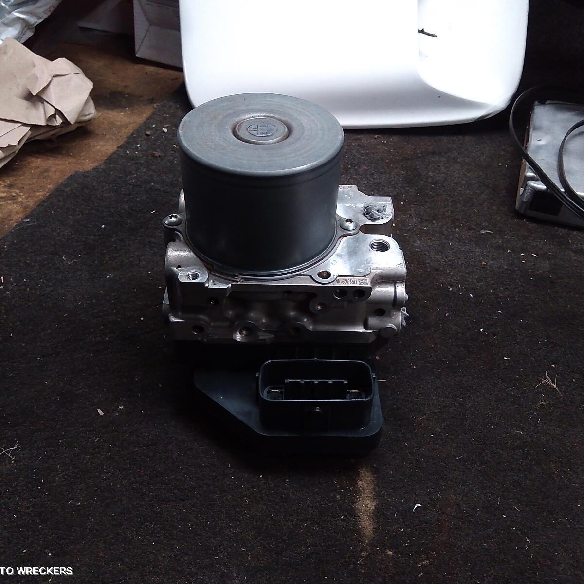 2015 TOYOTA HILUX Abs Pump/Modulator