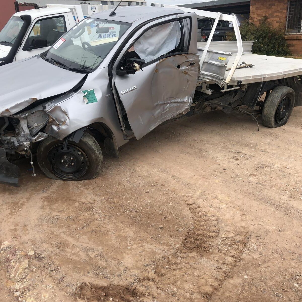 2018 TOYOTA HILUX RIGHT GUARD