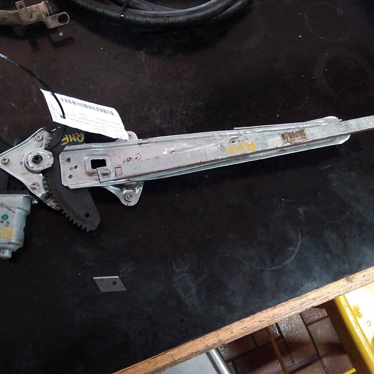 2015 HOLDEN COLORADO RIGHT FRONT WINDOW REG/MOTOR