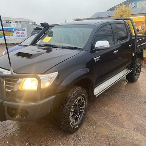 2011 TOYOTA HILUX RIGHT FRONT DOOR WINDOW