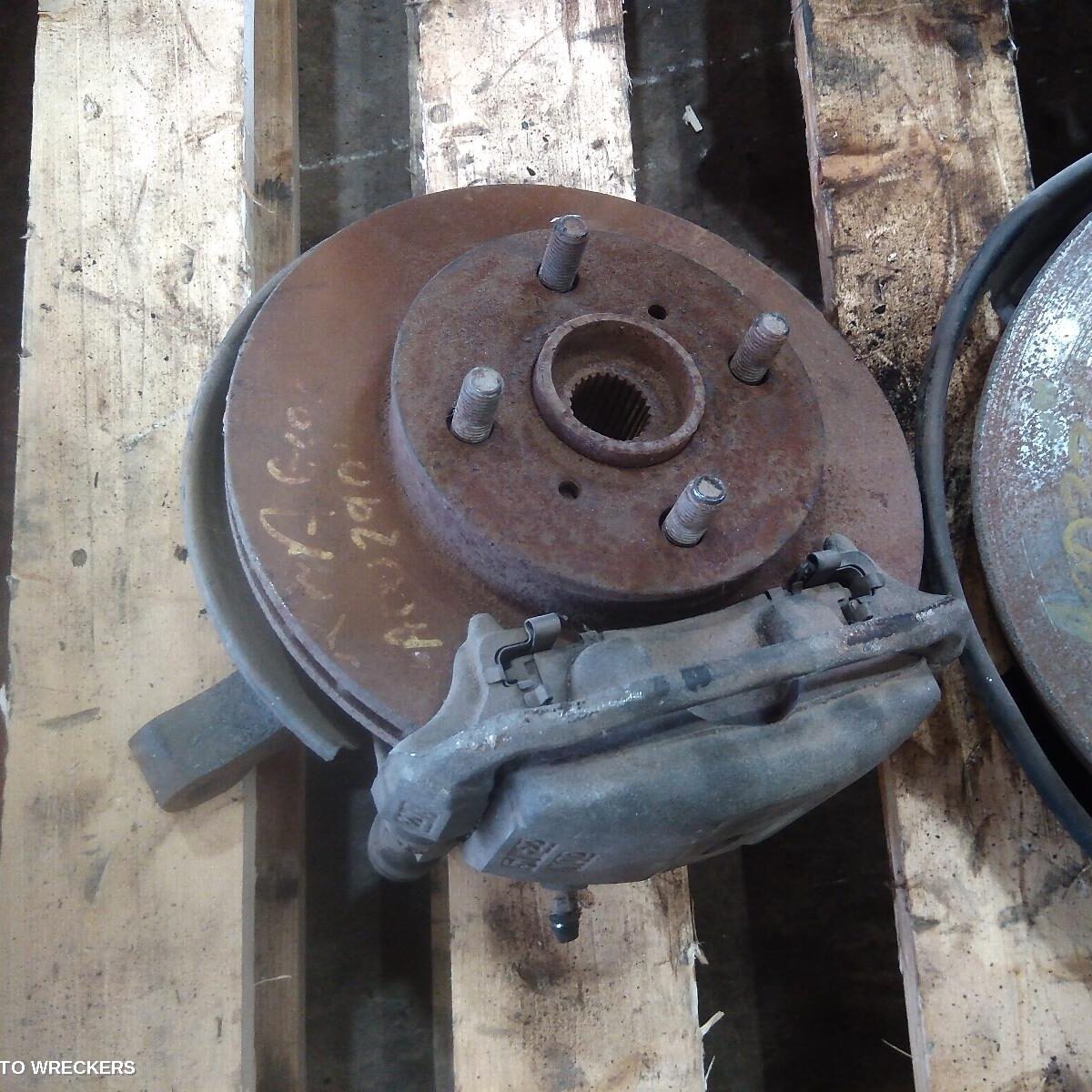 1999 TOYOTA COROLLA Left Front Hub Assembly