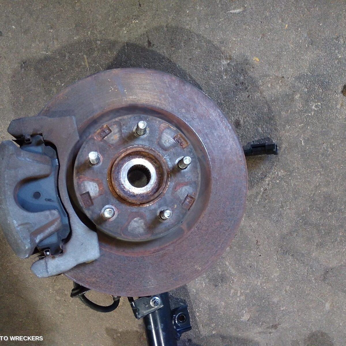 2009 MITSUBISHI OUTLANDER Right Front Hub Assembly