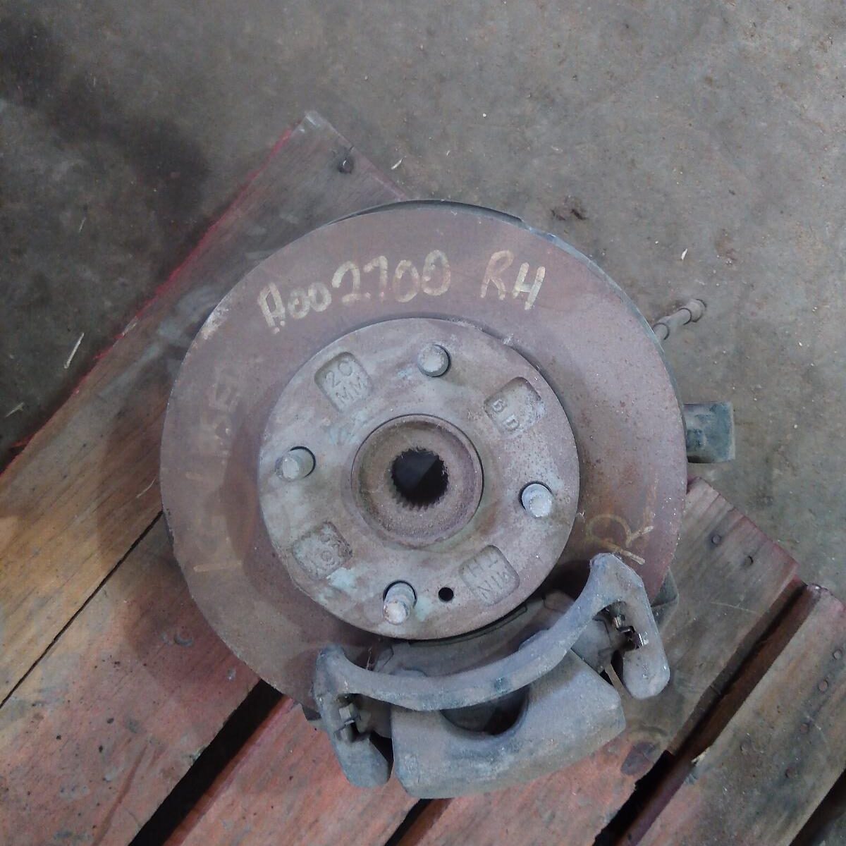 2001 FORD LASER RIGHT FRONT HUB ASSEMBLY
