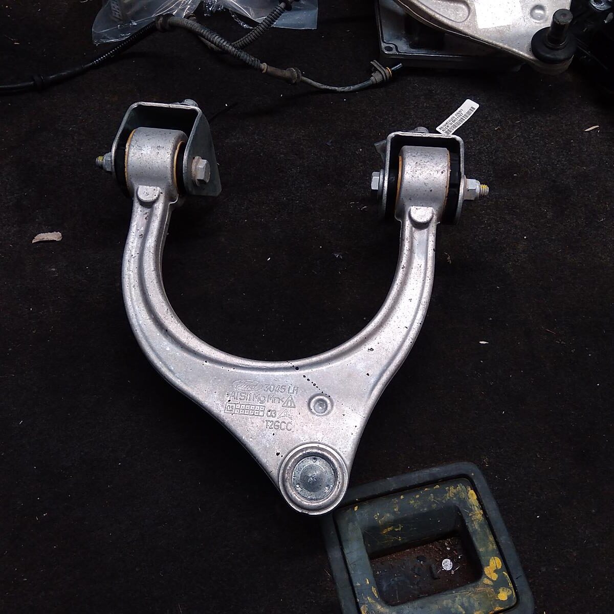 2010 FORD FALCON LEFT FRONT UPPER CONTROL ARM