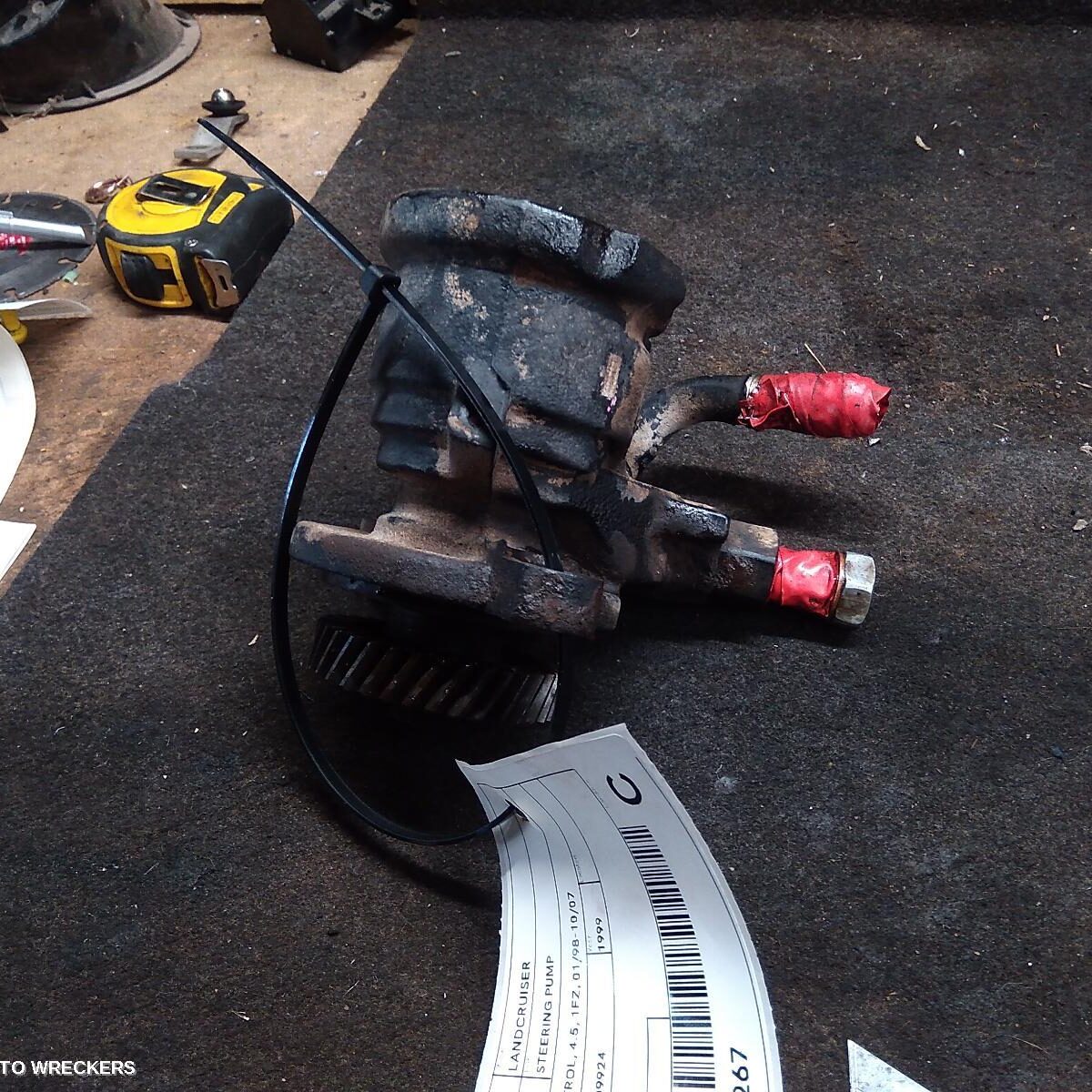 1999 TOYOTA LANDCRUISER Steering Pump