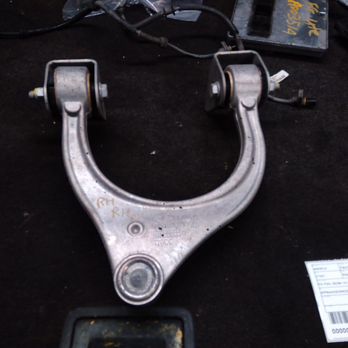 2010 FORD FALCON RIGHT FRONT UPPER CONTROL ARM