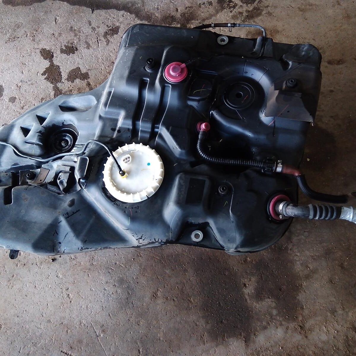2006 LEXUS RX SERIES FUEL TANK