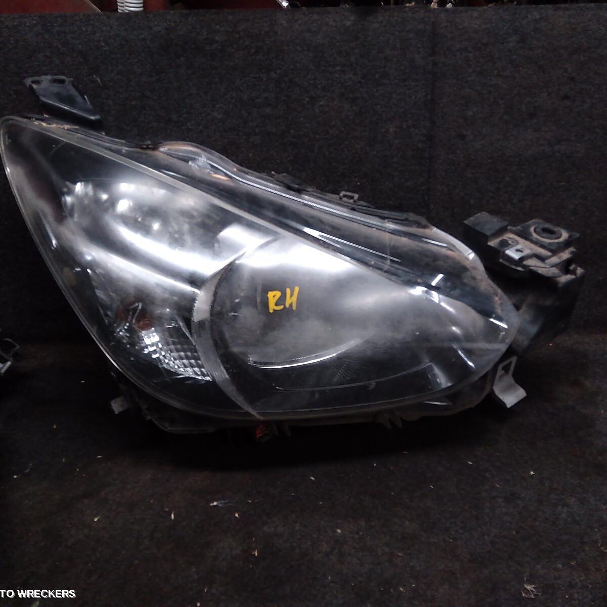 2016 MAZDA 2 Right Headlamp