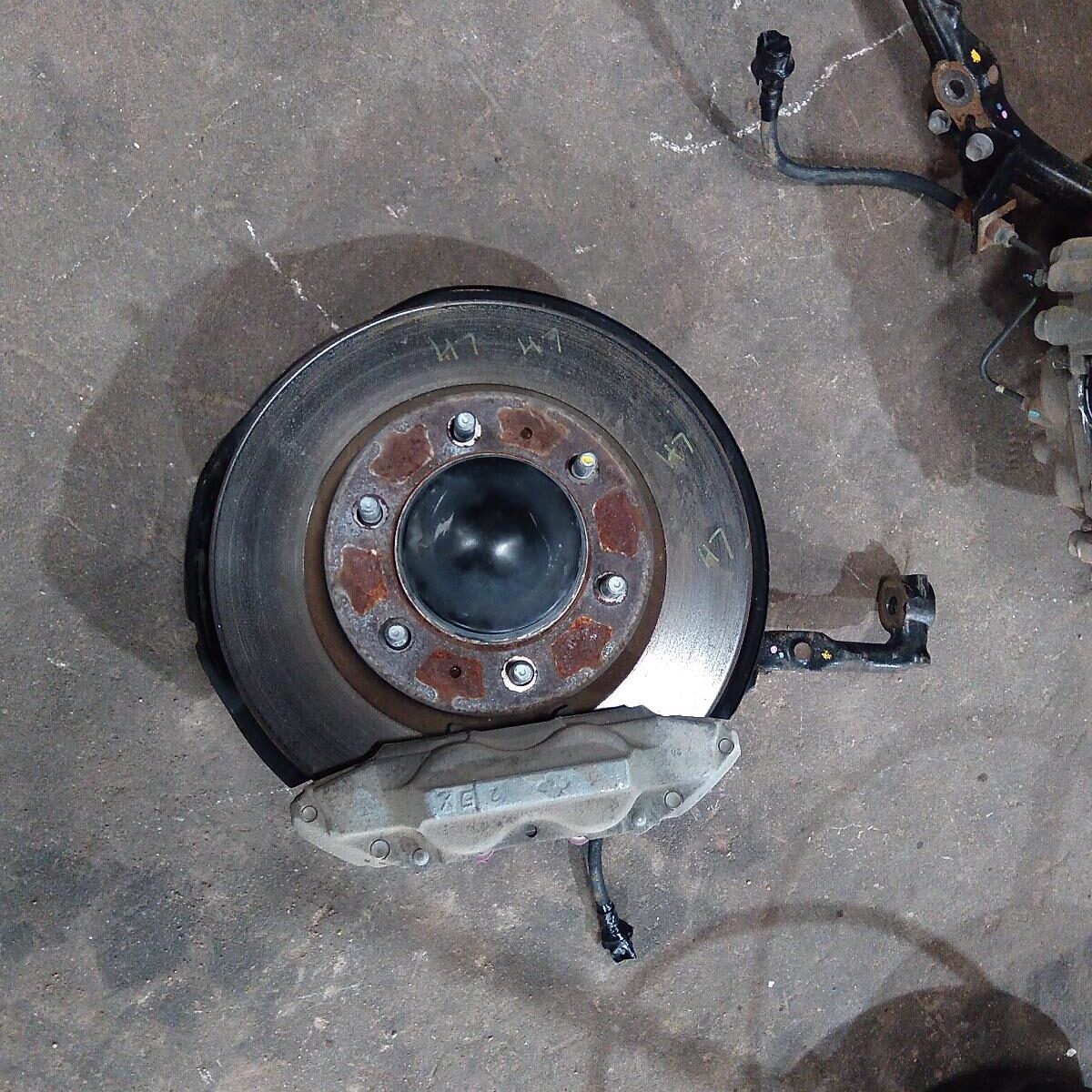 2012 TOYOTA HILUX Left Front Hub Assembly