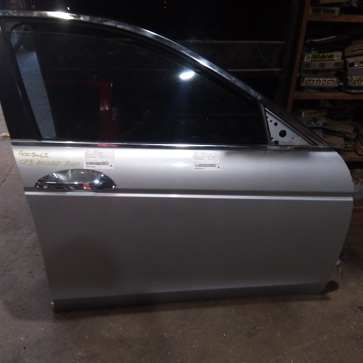 2010 HONDA ACCORD RIGHT FRONT DOOR