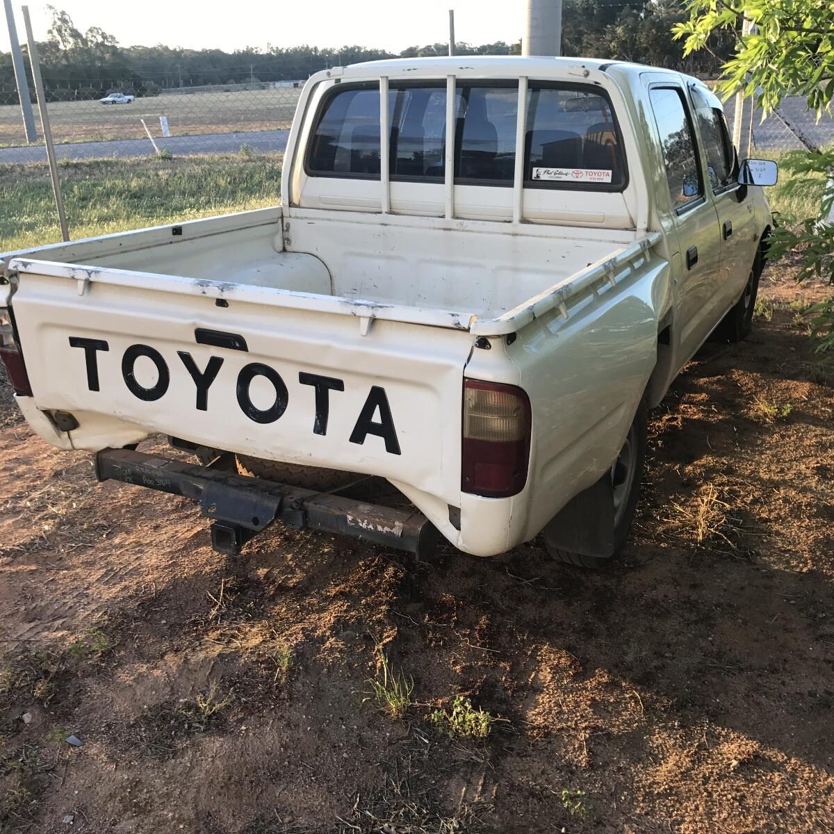 2000 TOYOTA HILUX RIGHT REAR DOOR SLIDING