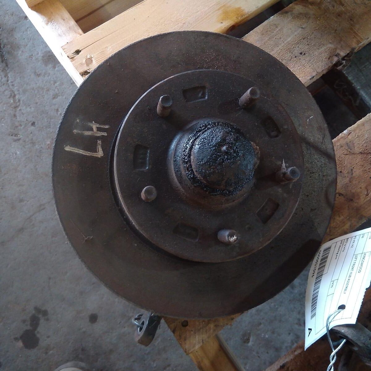 1978 HOLDEN KINGSWOOD RIGHT FRONT HUB ASSEMBLY