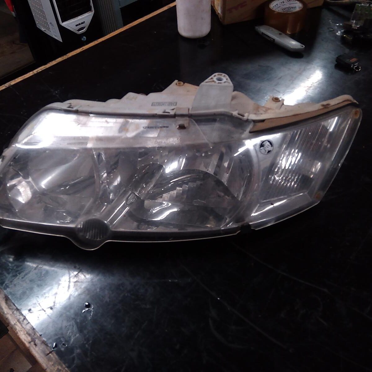 2003 HOLDEN COMMODORE LEFT HEADLAMP