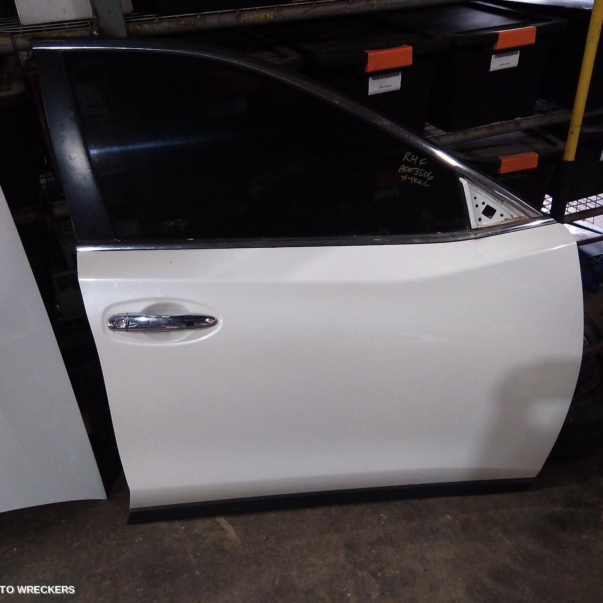 2016 NISSAN XTRAIL Right Front Door