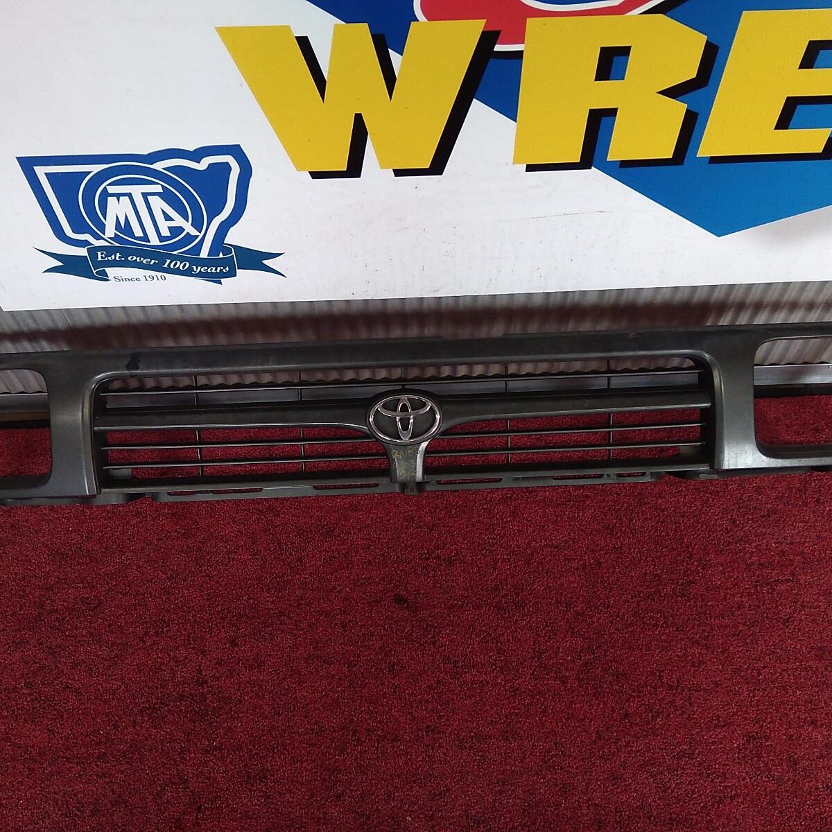 1996 TOYOTA HILUX GRILLE