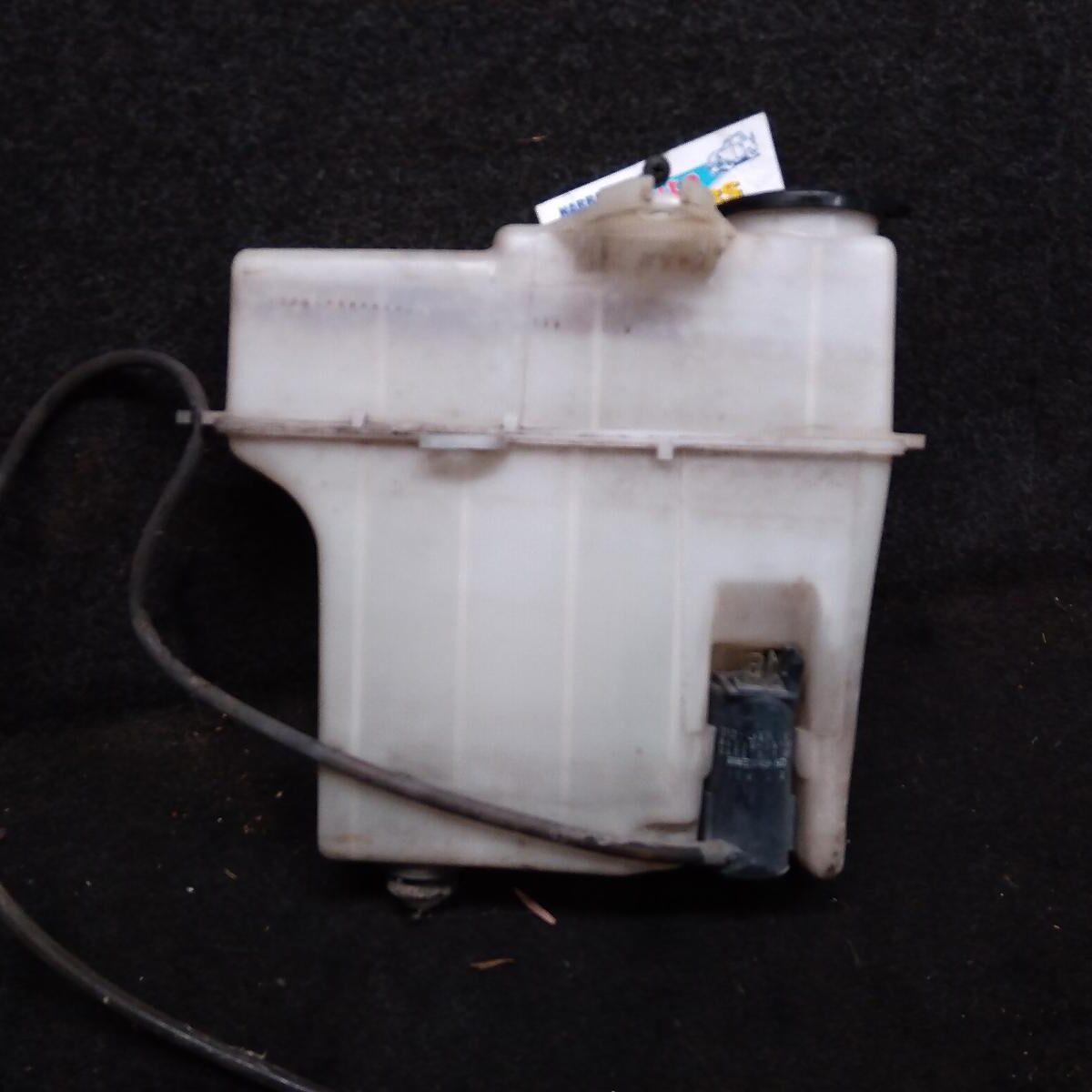1996 TOYOTA HILUX WASHER BOTTLE