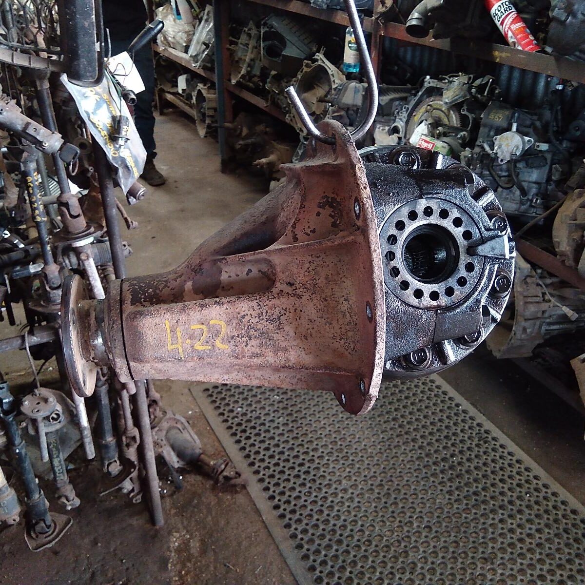 1999 MITSUBISHI TRITON DIFFERENTIAL CENTRE