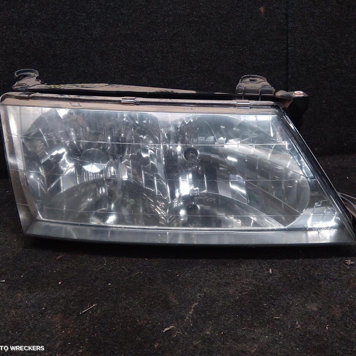 2003 TOYOTA AVALON Right Headlamp