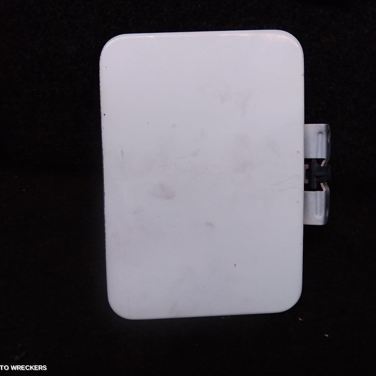 2004 TOYOTA HILUX Fuel Door / Filler