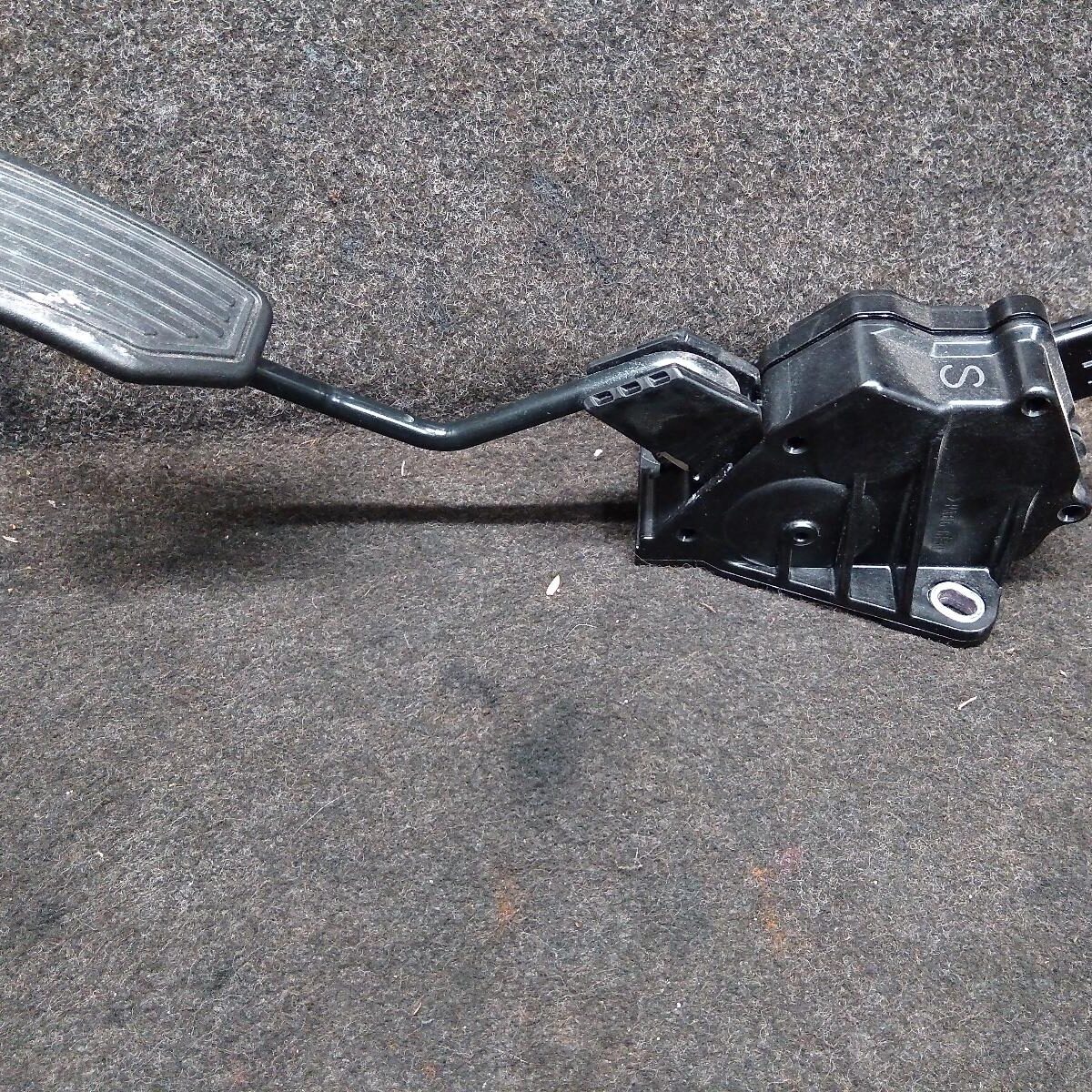 2013 TOYOTA RAV4 PEDAL ASSEMBLY