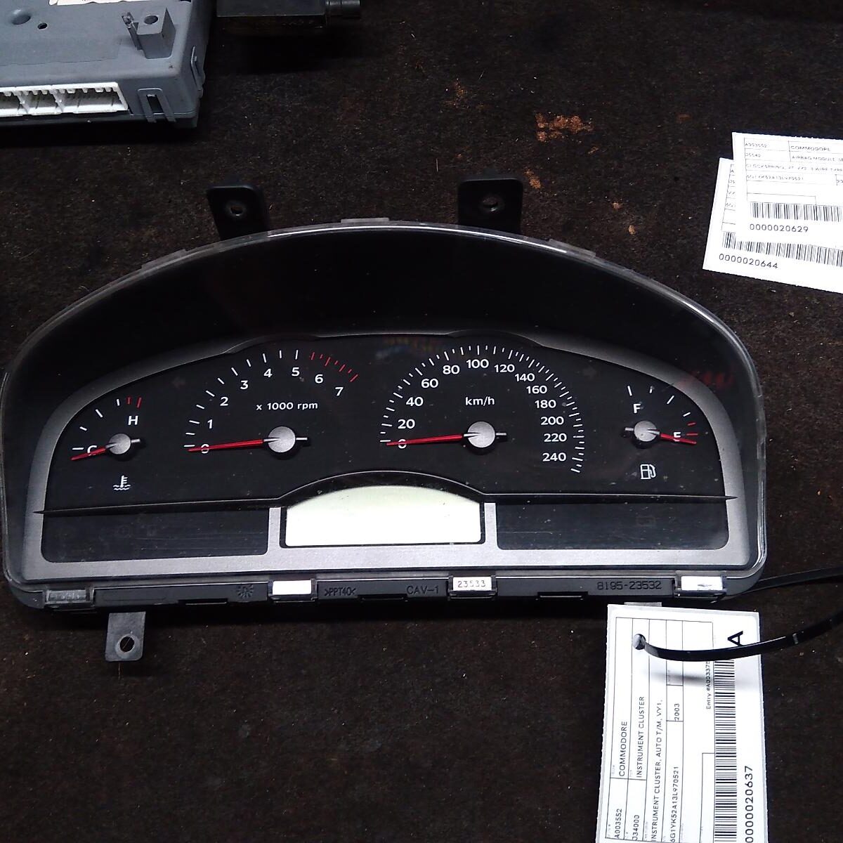 2003 HOLDEN COMMODORE INSTRUMENT CLUSTER