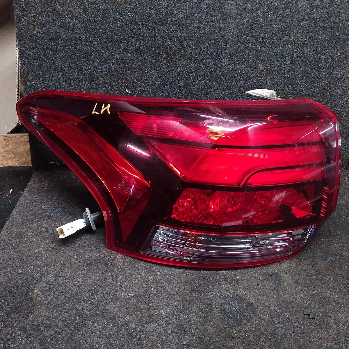 2020 MITSUBISHI OUTLANDER LEFT TAILLIGHT
