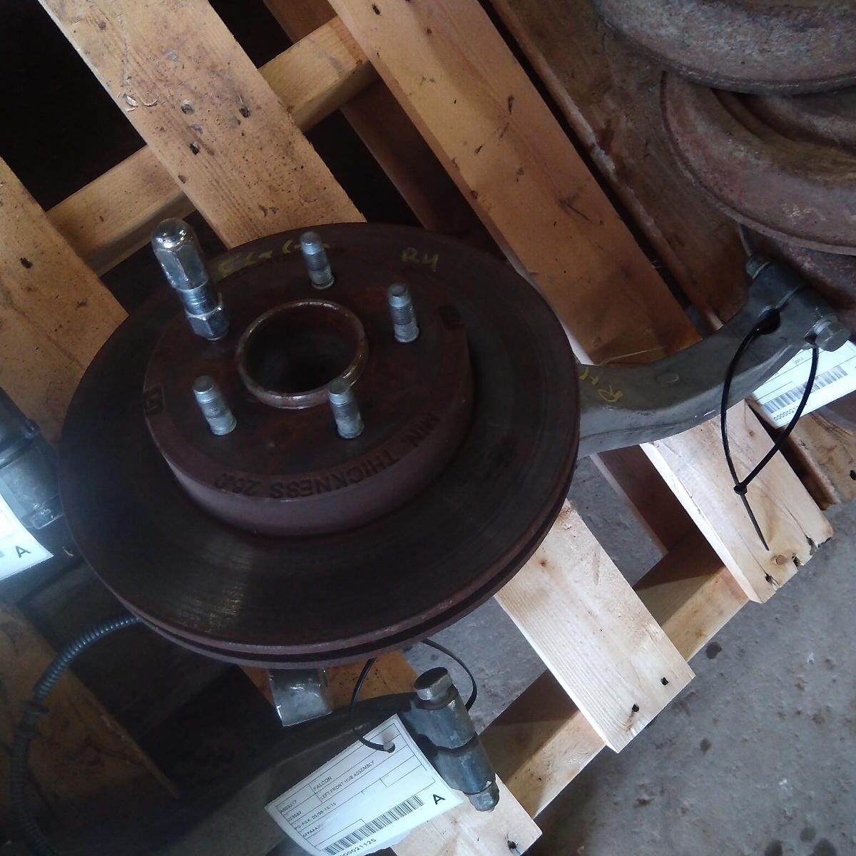 2012 FORD FALCON RIGHT FRONT HUB ASSEMBLY
