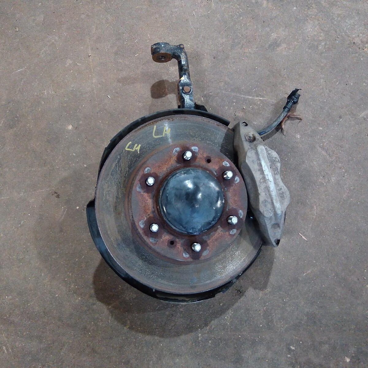 2012 TOYOTA HILUX LEFT FRONT HUB ASSEMBLY