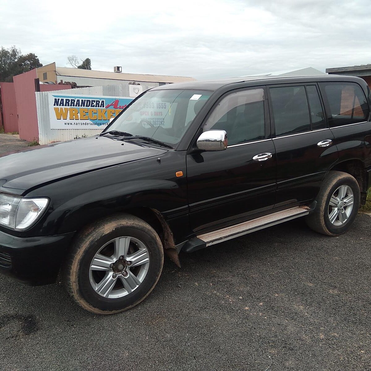 2003 TOYOTA LANDCRUISER RIGHT REAR SIDE GLASS