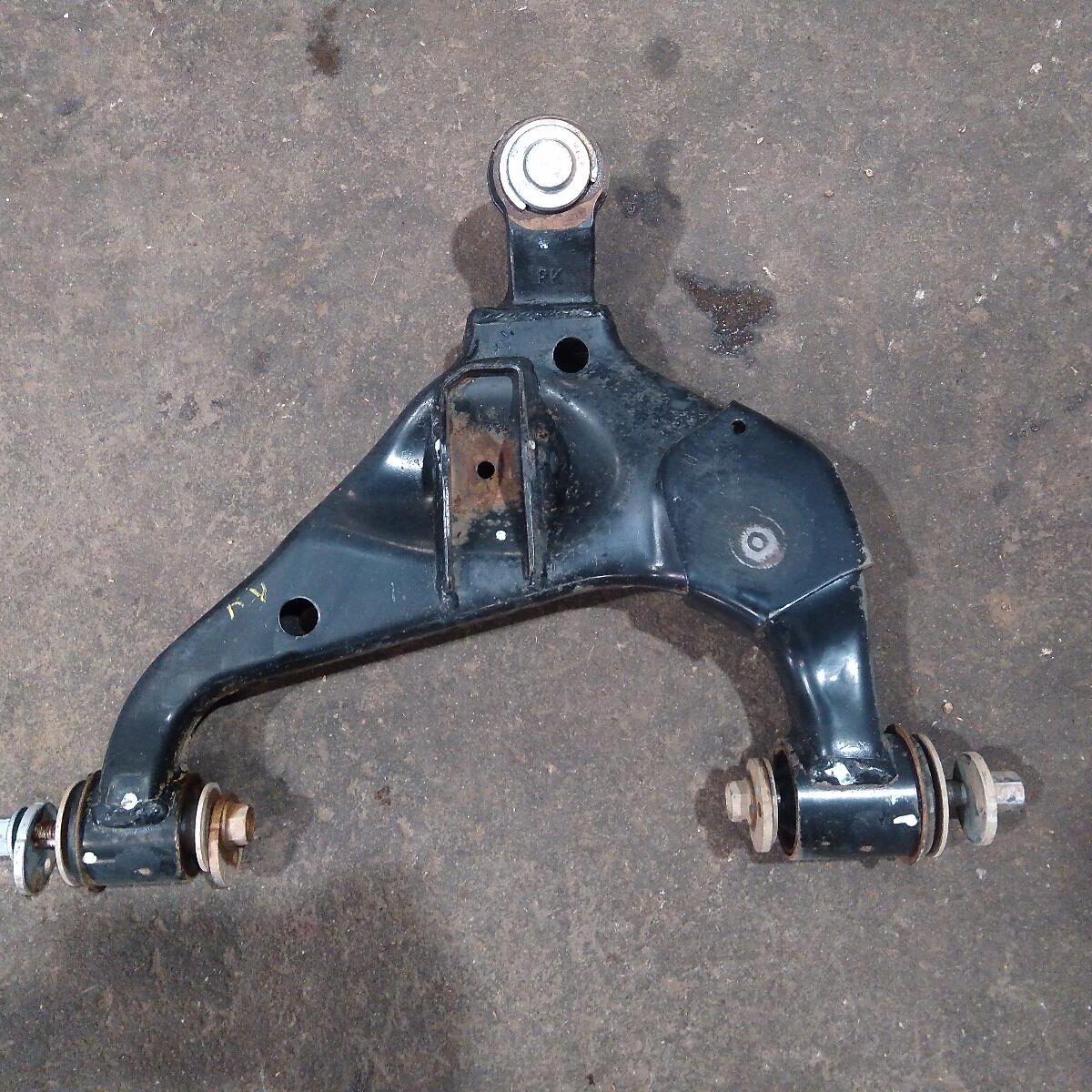 2015 TOYOTA HILUX RIGHT FRONT LOWER CONTROL ARM