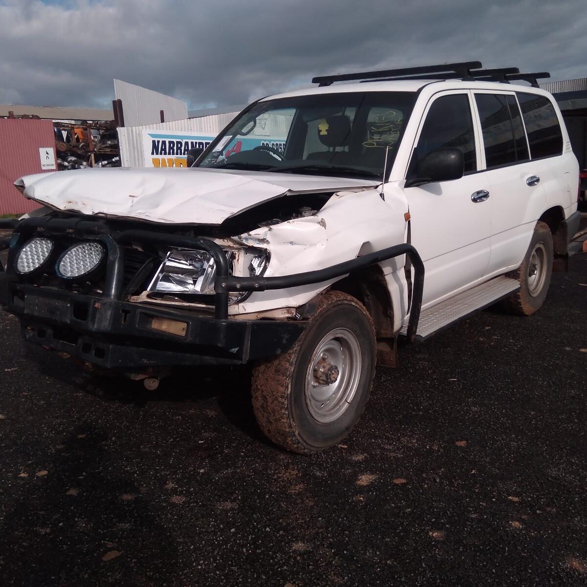 2002 TOYOTA LANDCRUISER RIGHT REAR DOOR SLIDING