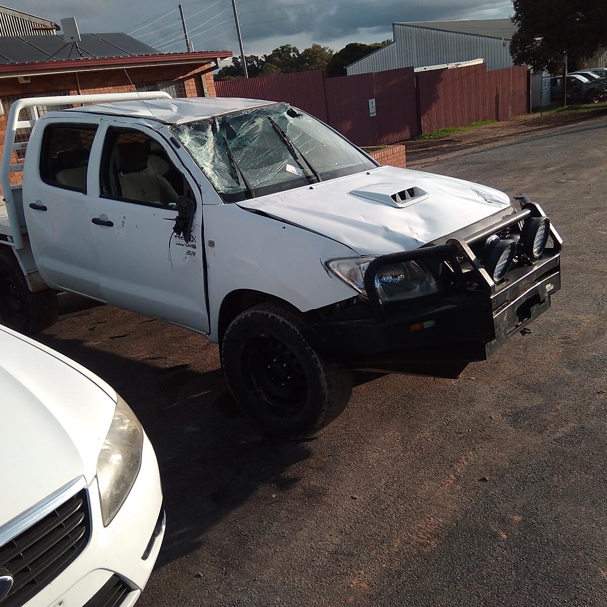 2011 TOYOTA HILUX STARTER