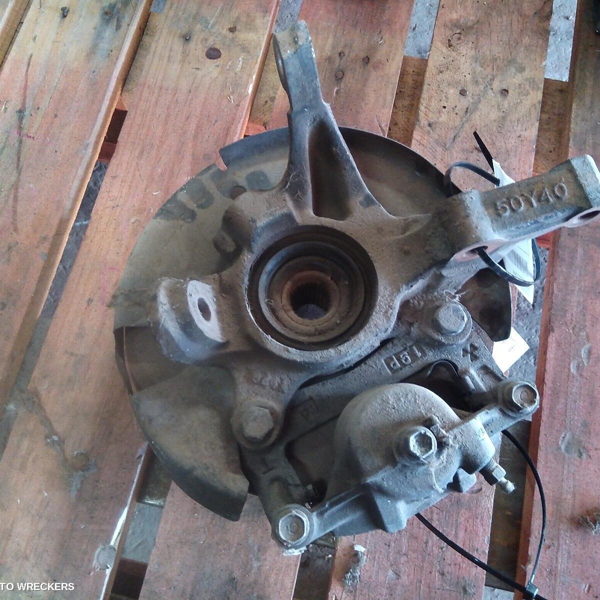 1992 NISSAN PULSAR Left Front Hub Assembly