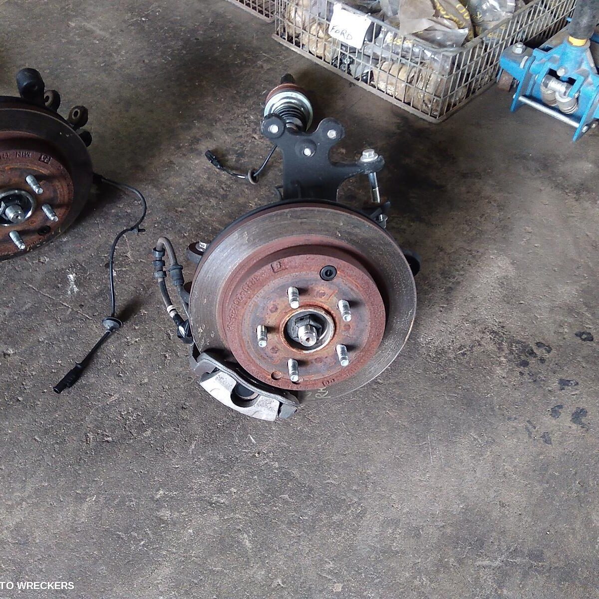 2010 FORD FALCON Right Rear Hub Assembly