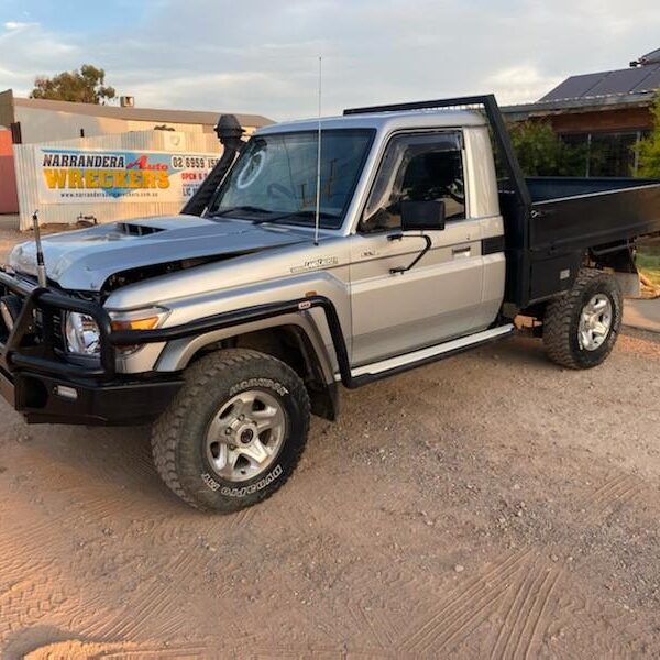 2017 TOYOTA LANDCRUISER OVERFLOW BOTTLE