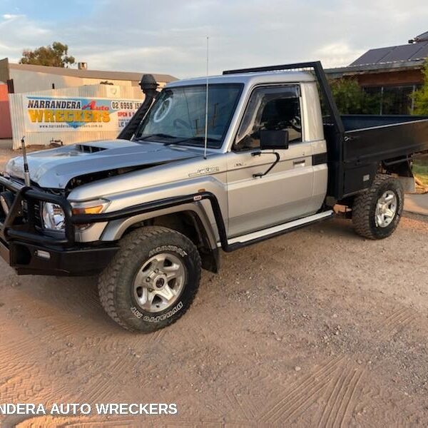 2017 TOYOTA LANDCRUISER Console