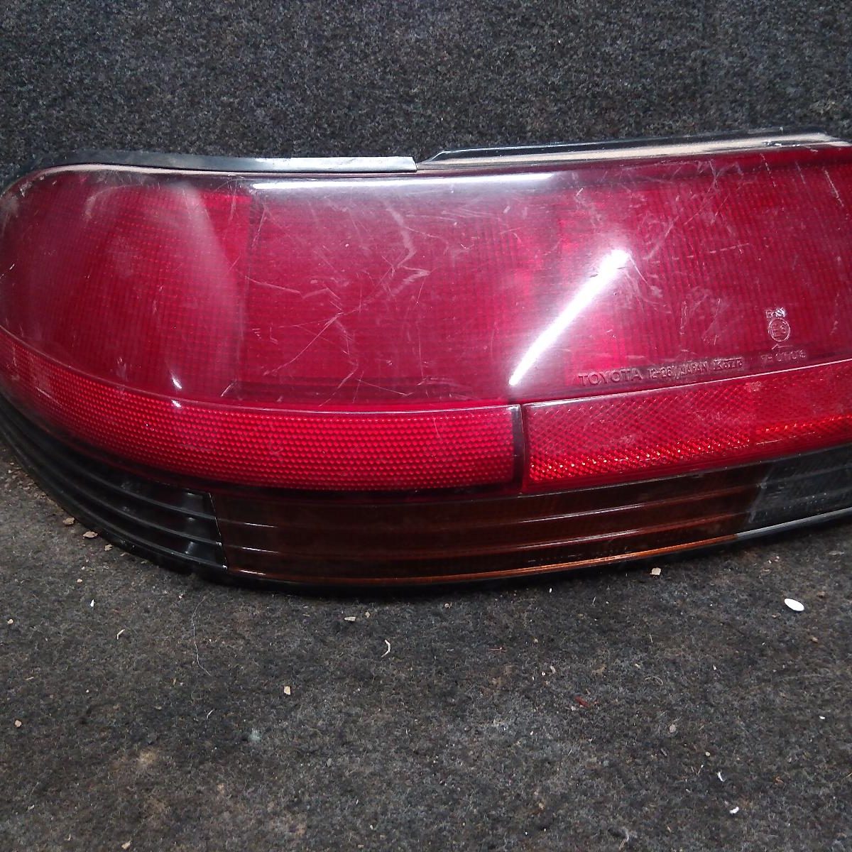 1993 TOYOTA COROLLA LEFT TAILLIGHT