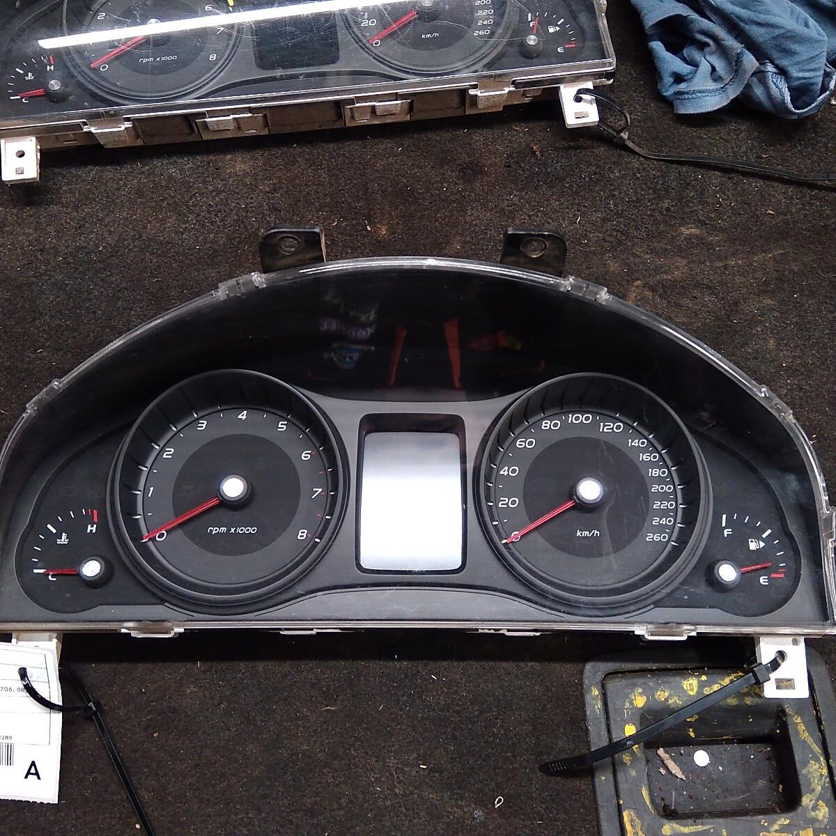 2013 HOLDEN COMMODORE INSTRUMENT CLUSTER